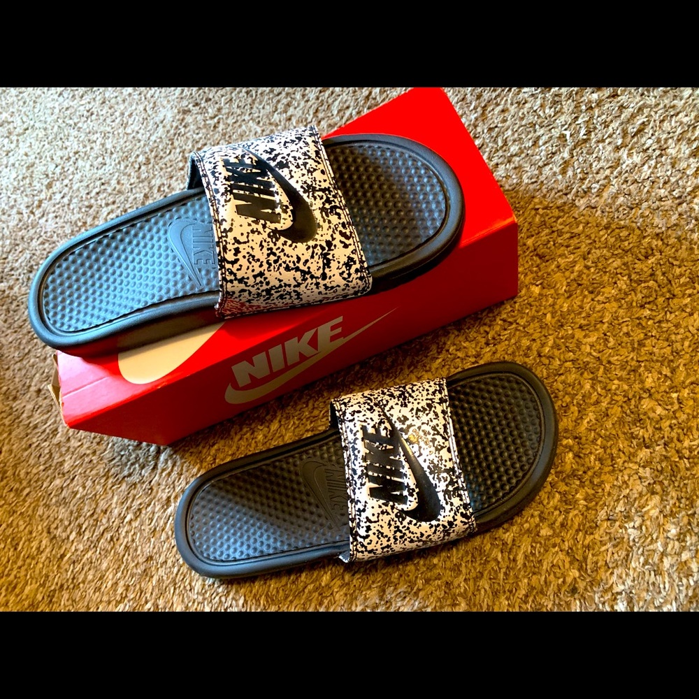 !!SOLD!!  Men’s Nike slides